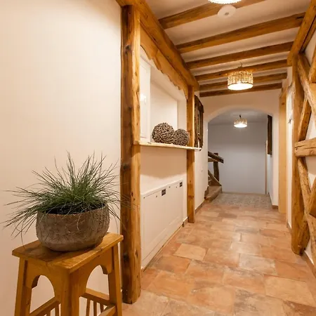 Affittacamere House 2*